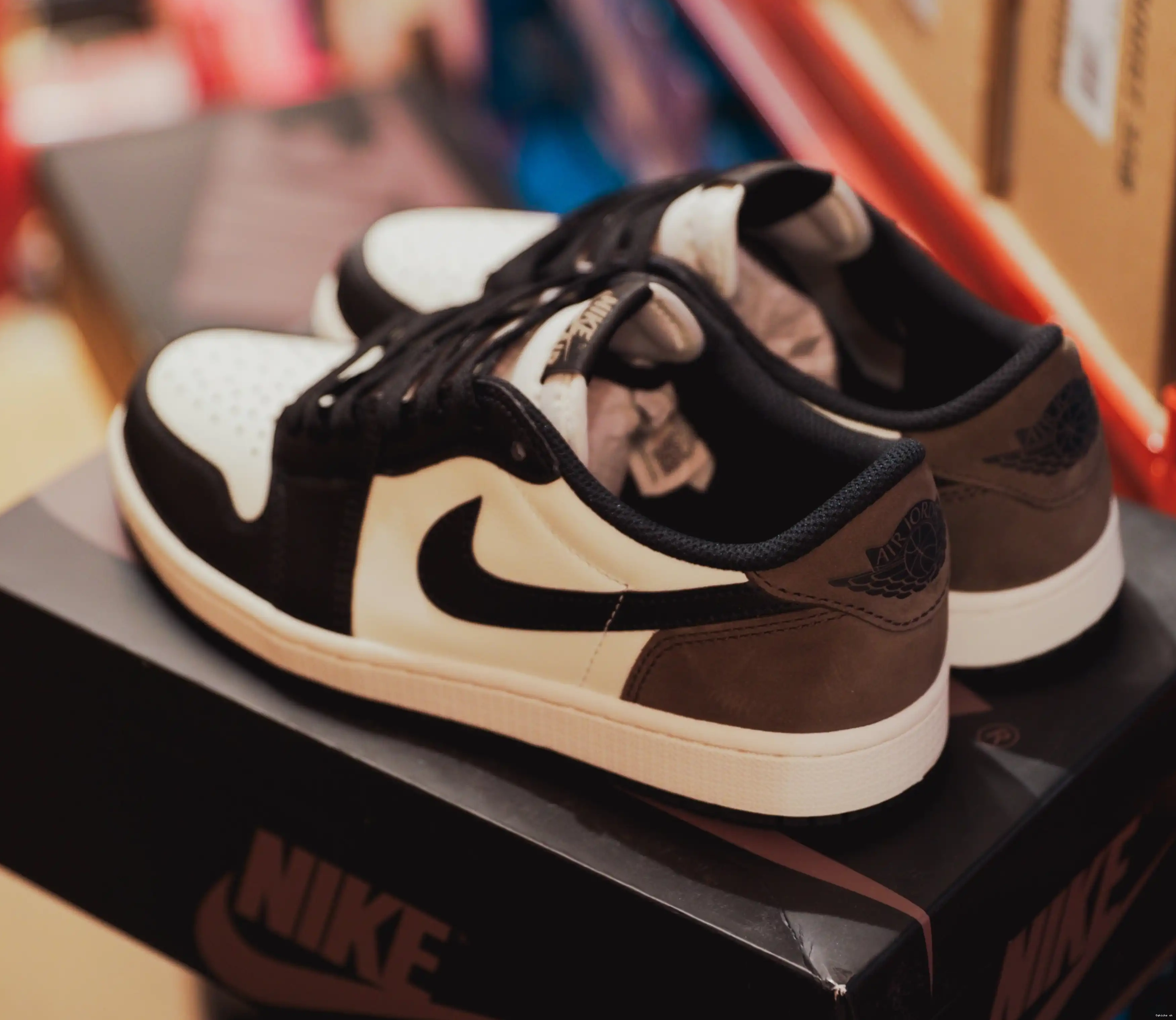 Low Retro OG Jordan 1 Mocha 0702